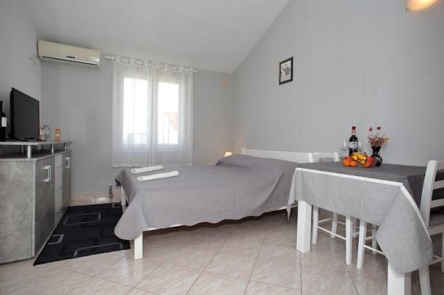 Chorvátsko - ostrov Nin - Nin - apartmánový dom Sabun - štúdio 