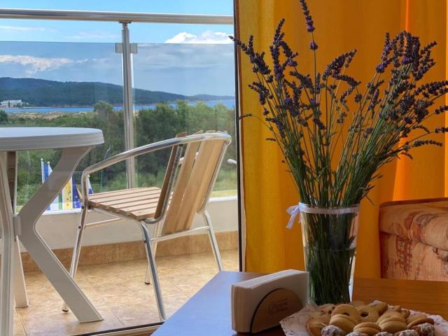Bulharsko - Primorsko - Hotel Plamena Palace - izba s balkónom
