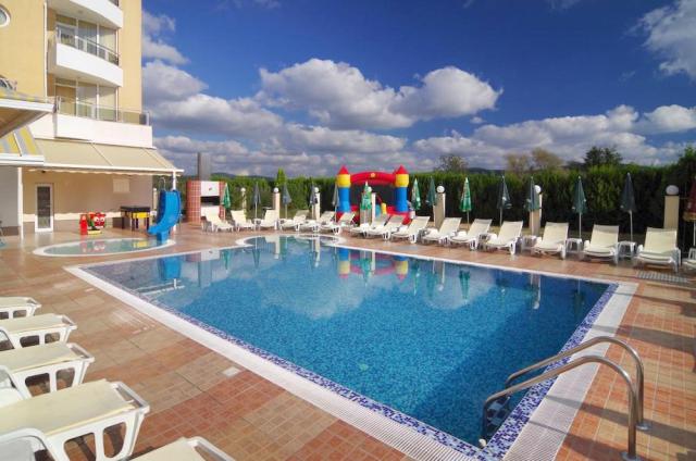 Bulharsko - Primorsko - Hotel Plamena Palace - bazén