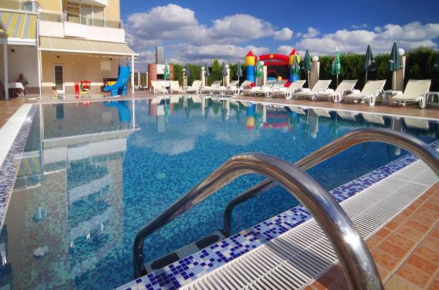 Bulharsko - Primorsko - Hotel Plamena Palace - bazén