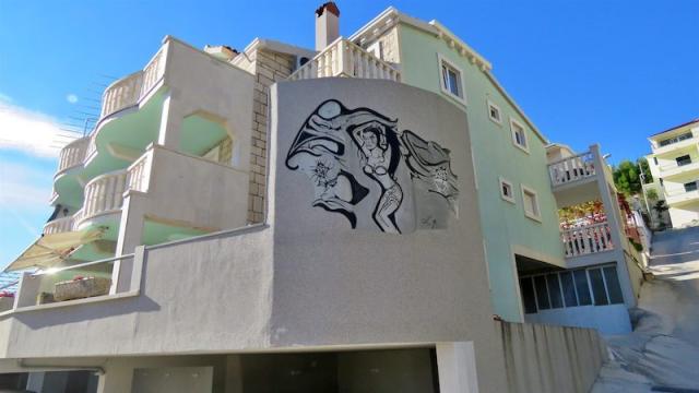 Chorvátsko - Omiš - Duće - apartmány Lama - dom
