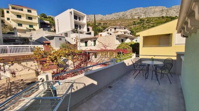 Chorvátsko - Omiš - Duće - apartmány Lama - apartmán 1/2+2 - ba