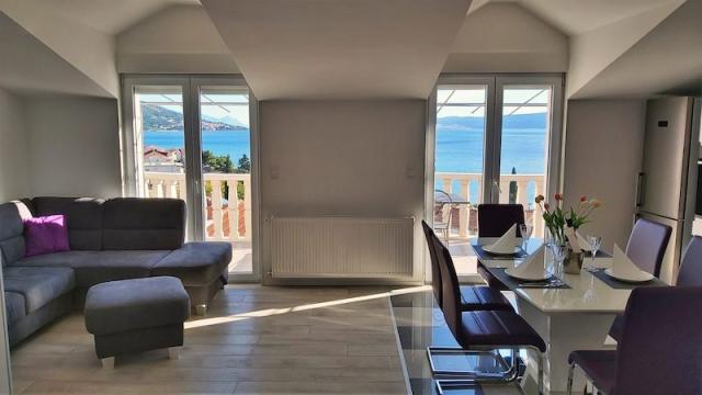 Chorvátsko - Omiš - Duće - apartmány Lama - apartmán 1/4+1 - de