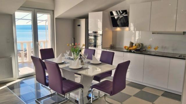 Chorvátsko - Omiš - Duće - apartmány Lama - apartmán 1/4+1 - ku