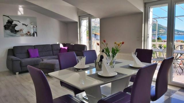Chorvátsko - Omiš - Duće - apartmány Lama - apartmán 1/4+1 - de
