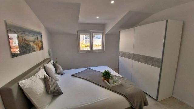 Chorvátsko - Omiš - Duće - apartmány Lama - apartmán 1/2+2 - sp