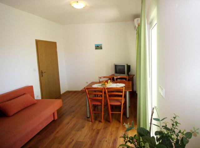 Chorvátsko - Omiš - Nemira - Vila Marko - apartmán 1/4(+2) - de