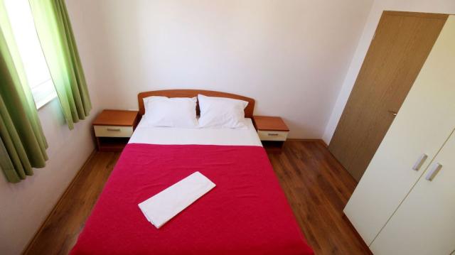 Chorvátsko - Omiš - Nemira - Vila Marko - apartmán 1/4(+2) - sp