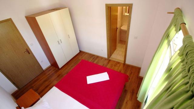 Chorvátsko - Omiš - Nemira - Vila Marko - apartmán 1/4(+2) - sp