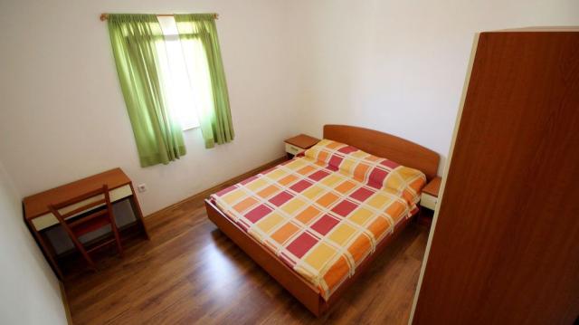 Chorvátsko - Omiš - Nemira - Vila Marko - apartmán 1/4(+2) - sp