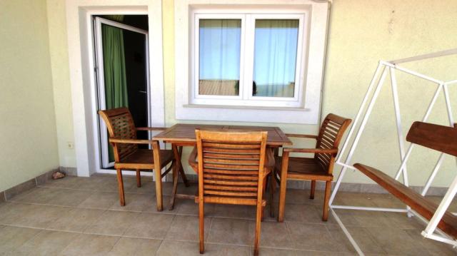 Chorvátsko - Omiš - Nemira - Vila Marko - apartmán 1/4(+2) - ba