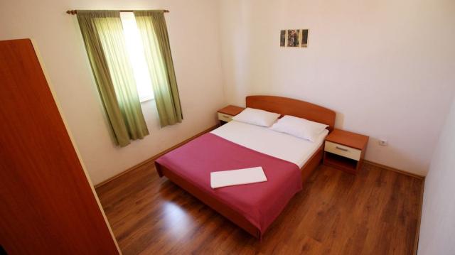 Chorvátsko - Omiš - Nemira - Vila Marko - apartmán 1/6(+2) - sp