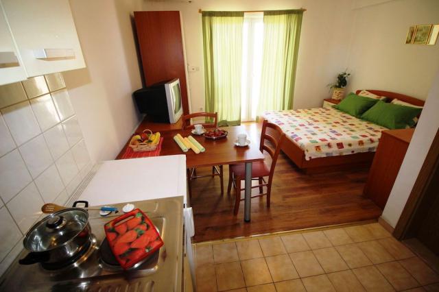Chorvátsko - Omiš - Nemira - Vila Marko - štúdio 1/2