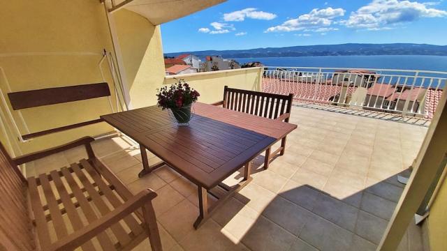 Chorvátsko - Omiš - Nemira - Vila Marko - apartmán 1/6(+2) - te