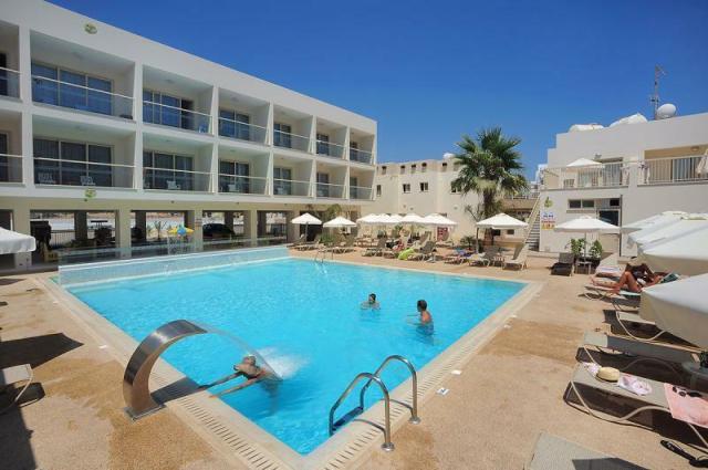 Cyprus - Ayia Napa - Nelia Gardens - bazén