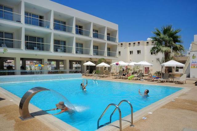 Cyprus - Ayia Napa - Nelia Gardens - bazén