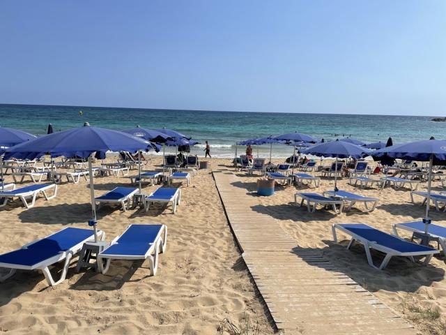 Cyprus - Ayia Napa - pláž v letovisku