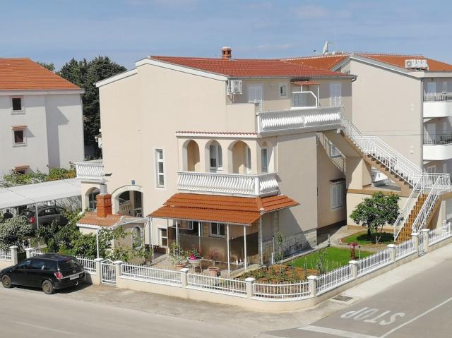 Chorvátsko - Biograd na Moru - apartmány Stipe - dom