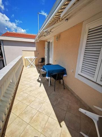 Chorvátsko - Biograd na Moru - apartmány Stipe - posedenie