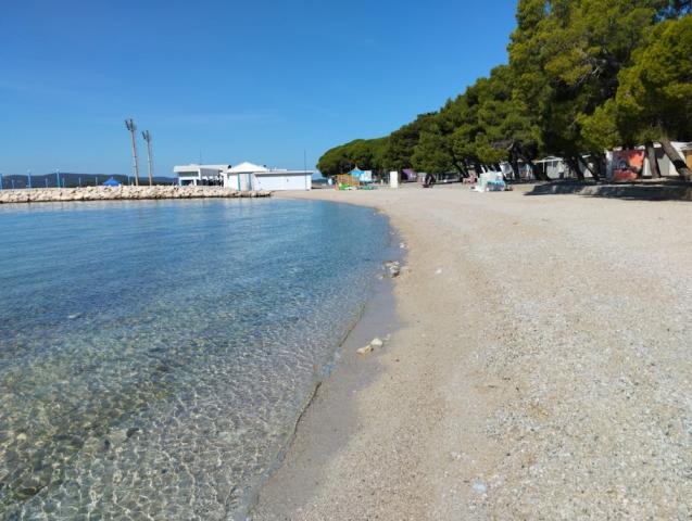 Chorvátsko - Biograd na Moru - apartmány Stipe - pláž