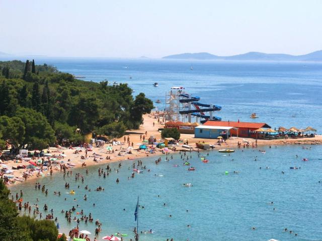 Chorvátsko - Biograd na Moru - apartmány Stipe - pláž