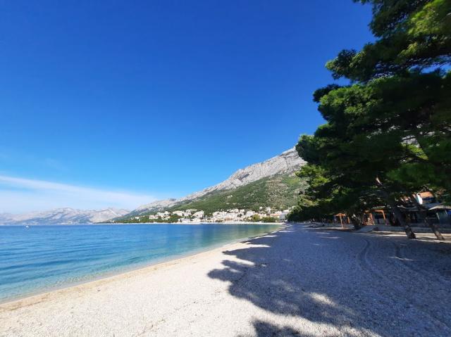 Chorvátsko - Baška Voda - Villa Manda - pláž