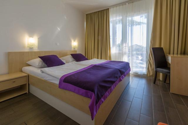 Chorvátsko - Selce - hotel Slaven - menšia izba pre dve osoby s