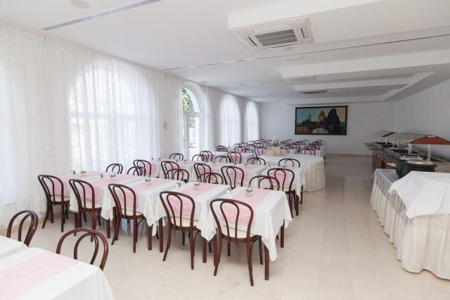 Chorvátsko - Selce - hotel Slaven - reštaurácia