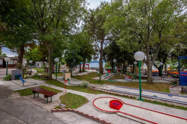 Chorvátsko - Selce - hotel Slaven - minigolf