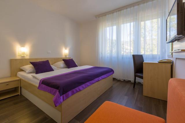 Chorvátsko - Selce - hotel Slaven - izba Standard orientovaná n