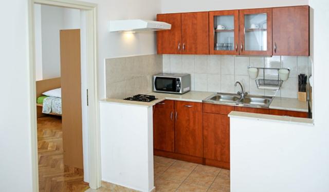 Chorvátsko - Vodice - Srima - apartmány Poseidon - kuchynský kú