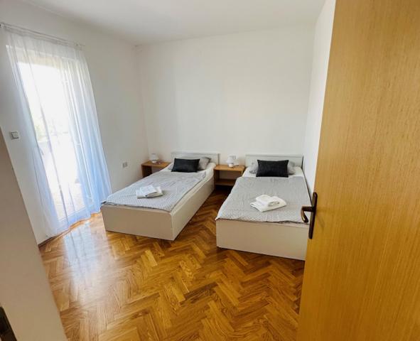 Chorvátsko - Vodice - Srima - apartmány Poseidon - spálňa