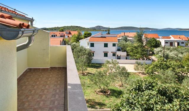 Chorvátsko - Vodice - Srima - apartmány Poseidon - balkón