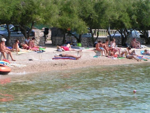 Chorvátsko - Vodice - Srima - apartmány Poseidon - pláž