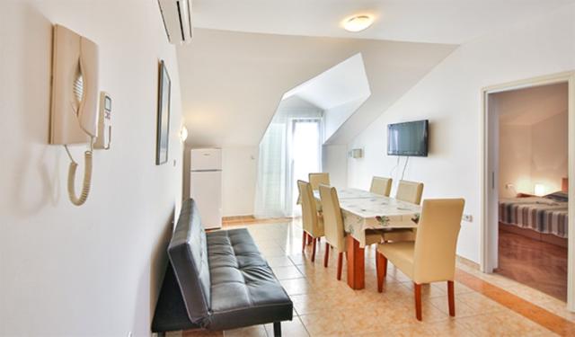 Chorvátsko - Vodice - Srima - apartmány Poseidon - denná miestn