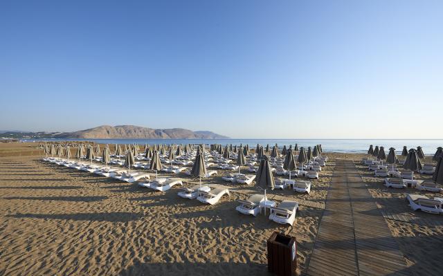 Kréta - Georgioupolis - Mythos Palace Resort & Spa - pláž