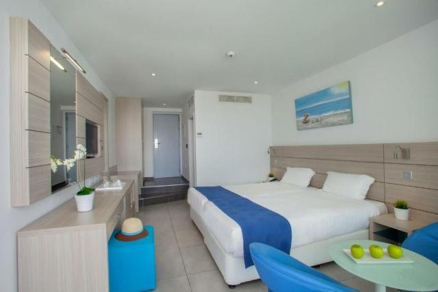 Cyprus - Ayia Napa - hotel Limanaki Beach - izba Deluxe oriento
