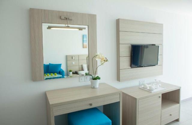 Cyprus - Ayia Napa - hotel Limanaki Beach - Junior Suita orient