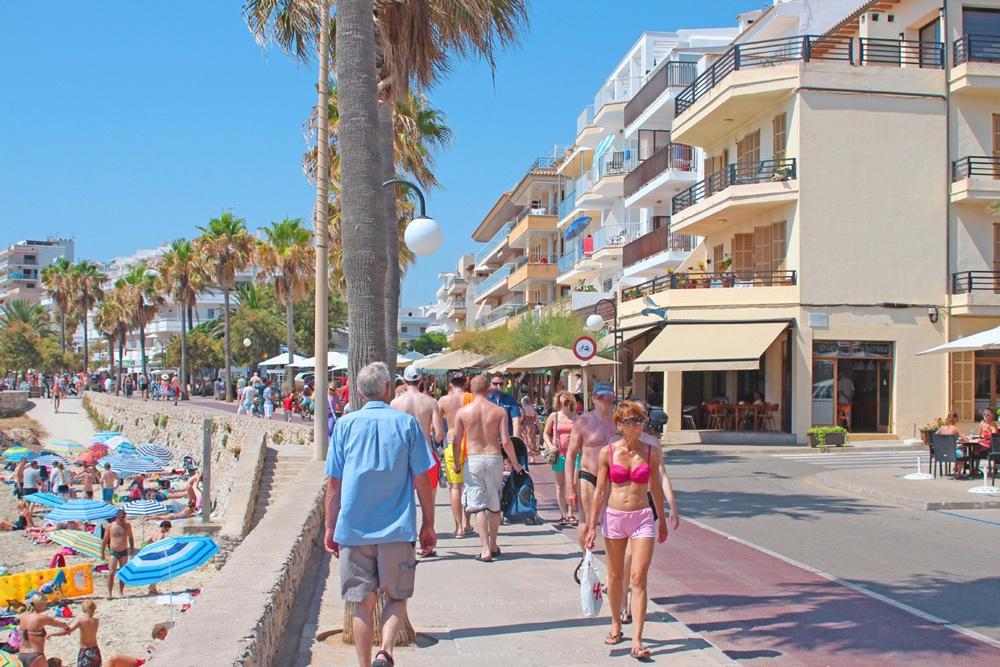 Mallorca - Cala Millor - promenáda v Cala Millor