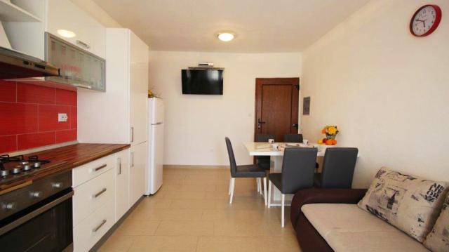 Chorvátsko - Omiš - Duće - apartmánový dom Iko - apartmán A2 + 