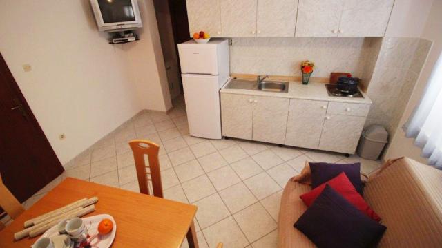Chorvátsko - Omiš - Duće - apartmánový dom Iko - apartmán A2 + 
