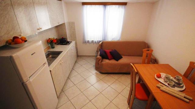 Chorvátsko - Omiš - Duće - apartmánový dom Iko - apartmán A2 + 