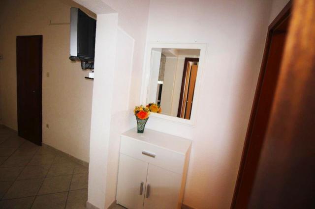 Chorvátsko - Omiš - Duće - apartmánový dom Iko - apartmán A2 + 