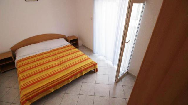 Chorvátsko - Omiš - Duće - apartmánový dom Iko - apartmán A2 + 