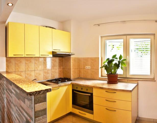 Chorvátsko - Omiš - Duće - apartmánový dom Iko - apartmán C6