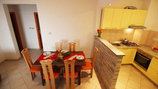 Chorvátsko - Omiš - Duće - apartmánový dom Iko - apartmán C6