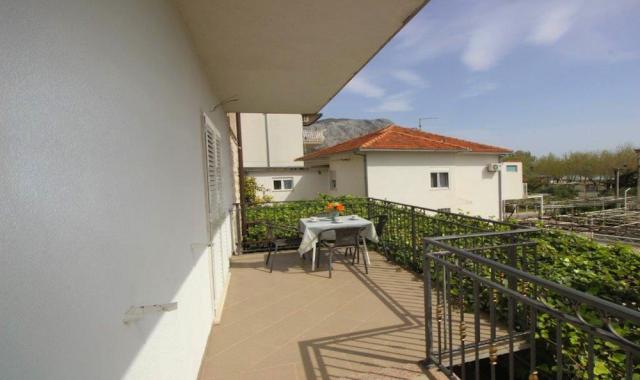 Chorvátsko - Omiš - Duće - apartmánový dom Iko - apartmán C6