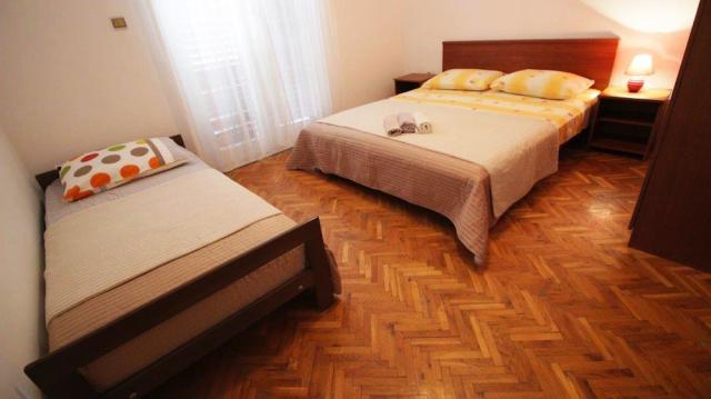 Chorvátsko - Omiš - Duće - apartmánový dom Iko - apartmán A2 + 