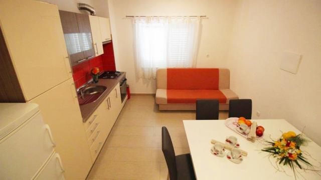 Chorvátsko - Omiš - Duće - apartmánový dom Iko - apartmán A2 + 