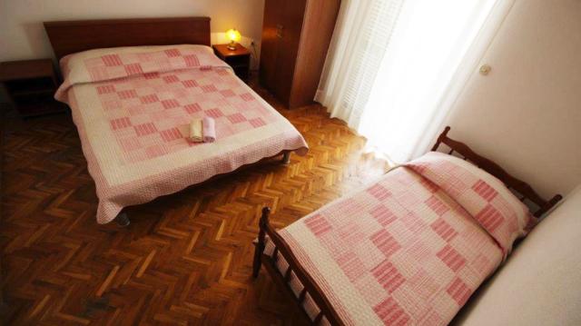 Chorvátsko - Omiš - Duće - apartmánový dom Iko - apartmán A2 + 